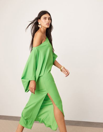 Robe mi-longue souple à épaules dénudées effet satin - Asos Edition - Modalova