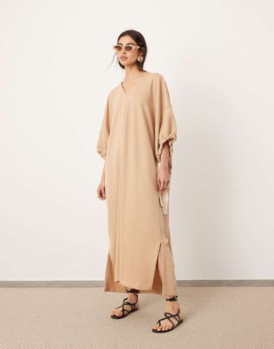 Robe pull oversize en jersey avec col V et liens contrastants - Camel - Asos Edition - Modalova