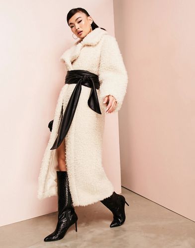 Manteau long en imitation peau de mouton avec détail corset noir - Beige - Asos Luxe - Modalova
