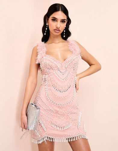 Robe courte ornée de perles fantaisie à bretelles avec plumes fantaisie - Asos Luxe - Modalova