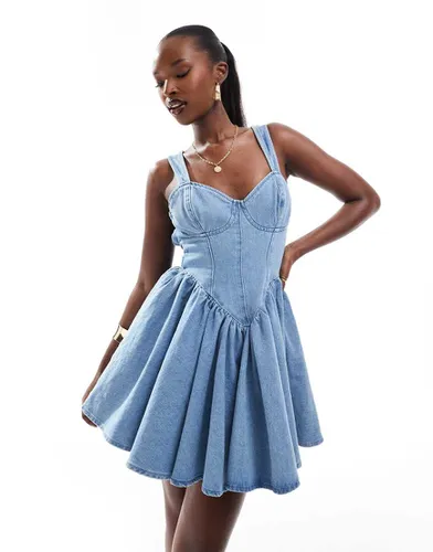 Robe patineuse courte en jean façon corset avec naud dans le dos - moyen délavé - Asos Luxe - Modalova