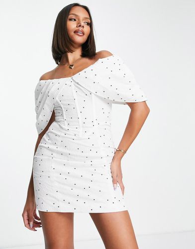 Robe volantée courte à encolure Bardot et motif pois tissé en jacquard - Asos Luxe - Modalova