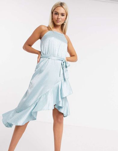 Robe cache-caur en satin à volants - Ax Paris - Modalova