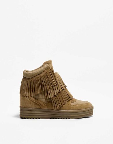Baskets montantes  semelle compense et franges - Fauve - Bershka - Modalova