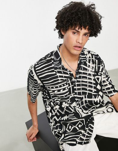 Chemise manches courtes à imprimé abstrait - Bershka - Modalova