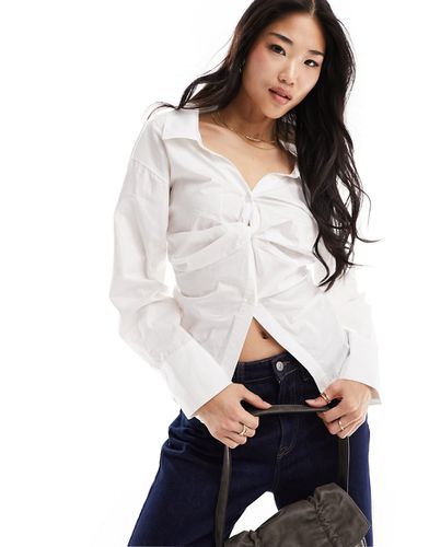 Chemise torsadée devant style corset avec liens derrière - Bershka - Modalova