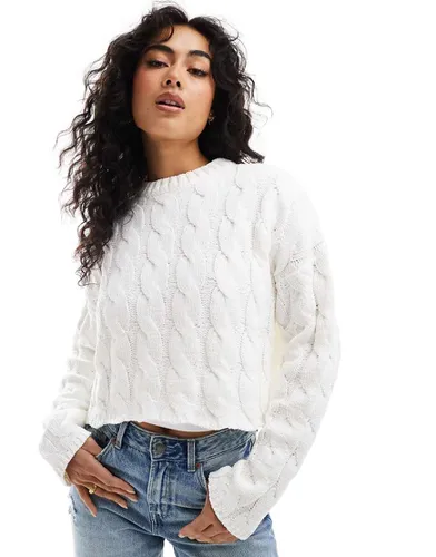 Pull en maille torsadée - Écru - Bershka - Modalova