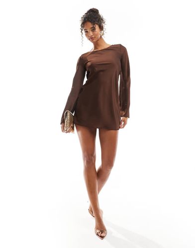 Robe courte en satin avec liens dans le dos - Chocolat - Bershka - Modalova