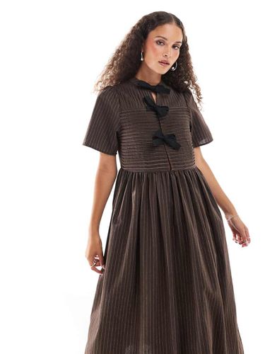 Robe chemise mi-longue à détails nauds - Marron ton sur ton - Ghospell - Modalova