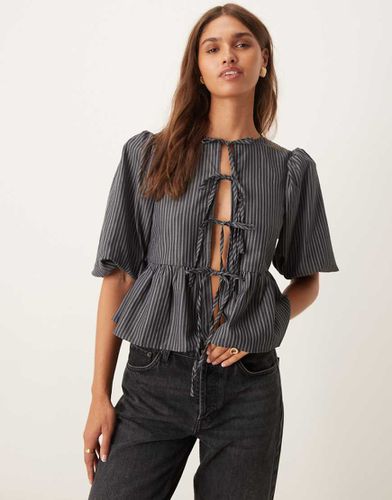 Blouse en popeline nouée devant à basques et manches bouffantes - Gris et noir rayé - Glamorous - Modalova