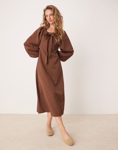 Robe babydoll longue  rayures avec manches bouffantes et liens nous devant - Marron/blanc - Glamorous - Modalova