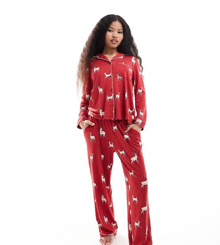 Exclusivité - Pyjama de Noël unisexe avec haut à manches longues et col à revers et pantalon - Imprimé rennes - Chelsea Peers Petite - Modalova