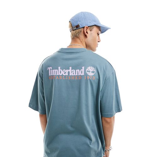 Exclusivité ASOS - - T-shirt oversize avec grand logo manuscrit imprimé au dos - Bleu - Timberland - Modalova