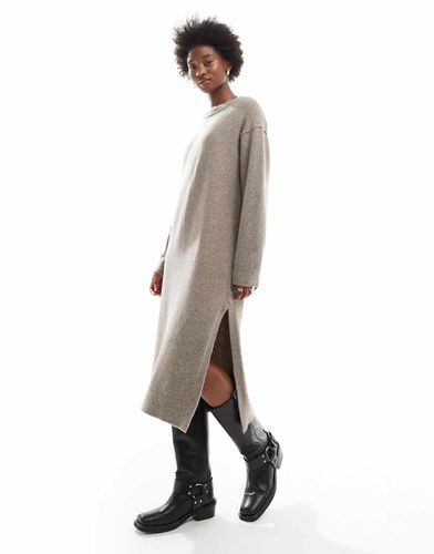 Exclusivité ASOS - Funda - Robe longueur mollet en laine mélangée avec fente sur le côté - Taupe chiné - Weekday - Modalova