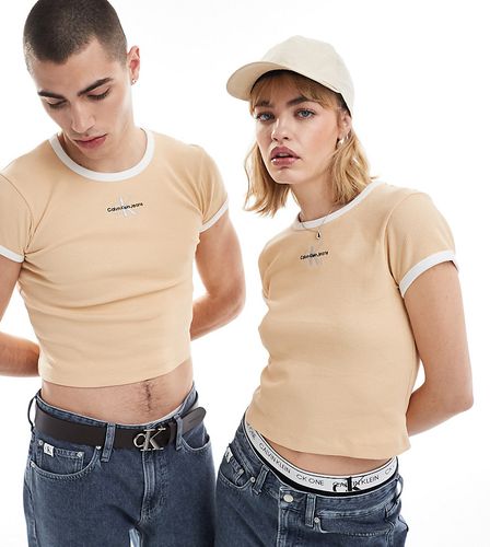 Exclusivité ASOS - - T-shirt effet rétréci à bords contrastants - Beige - Calvin Klein Jeans - Modalova