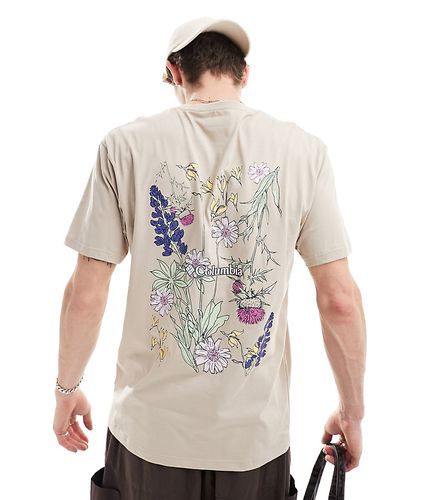 Exclusivité ASOS - - Navy Heights - T-shirt avec imprimé fleurs au dos - Beige - Columbia - Modalova