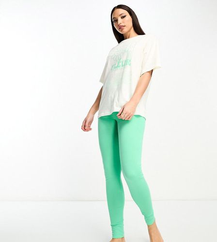 Exclusivité - ASOS DESIGN Tall - Ensemble de pyjama avec legging et t-shirt oversize à imprimé fleuri placé - Crème/vert - Asos Tall - Modalova