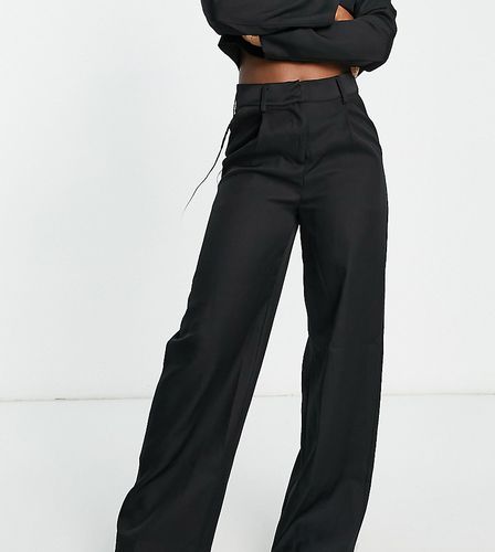 Exclusivité - x Yasmin Devonport - Pantalon d'ensemble élégant coupe décontractée - In The Style - Modalova