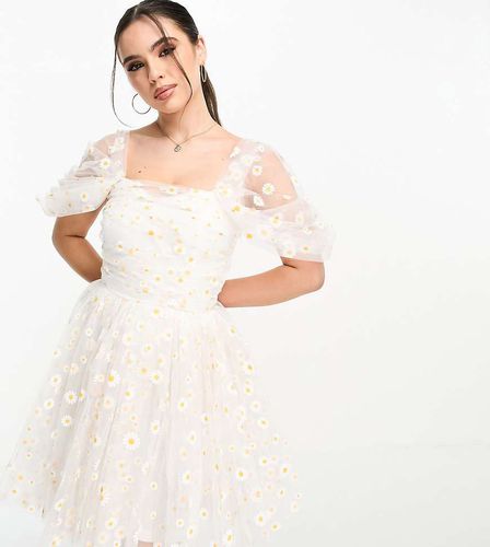 Exclusivité - Robe courte en tulle à fronces et imprimé pâquerettes - Blanc - Lace & Beads Petite - Modalova