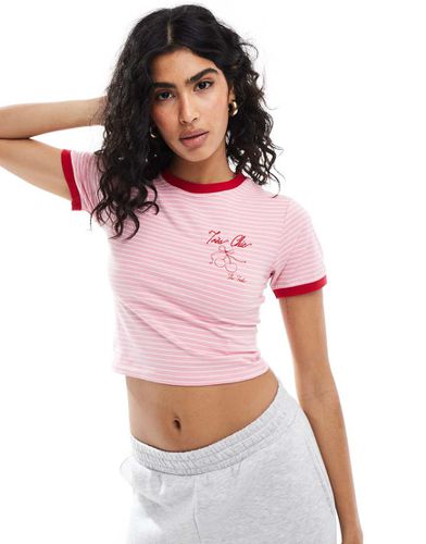 Exclusivité - T-shirt crop top à rayures et motif cerises - et rouge - The Frolic - Modalova