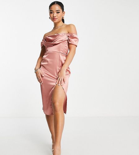 First Distraction The Label Petite - Robe mi-longue fendue en satin - First Distraction Petite - Modalova