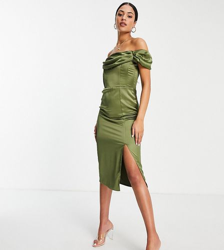 First Distraction The Label Tall - Robe mi-longue fendue en satin - Olive - First Distraction Tall - Modalova