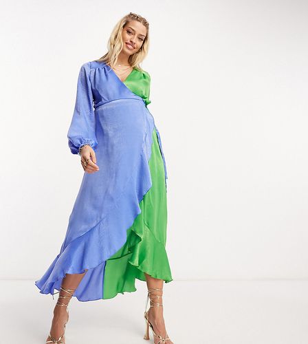 Robe longue contrastante à volants et manches ballon - Bleu/vert - Flounce London Maternity - Modalova