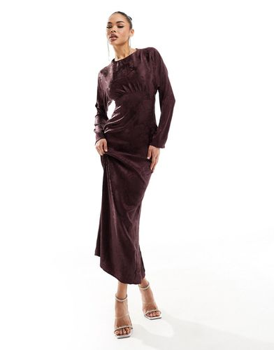 Robe longue en satin à manches kimono - Chocolat - Flounce London - Modalova