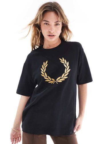 T-shirt avec logo couronne de laurier effet métallisé sur la poitrine - Fred Perry - Modalova