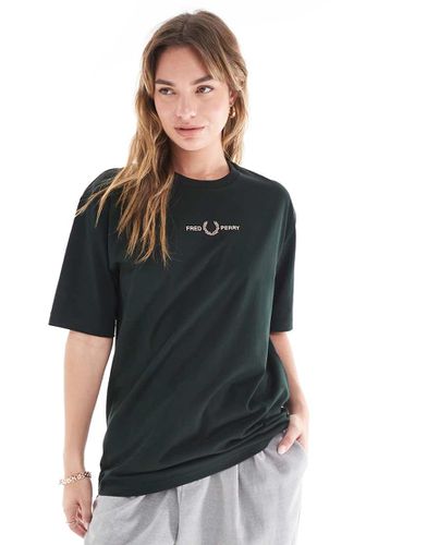 T-shirt avec logo sur la poitrine - foncé - Fred Perry - Modalova