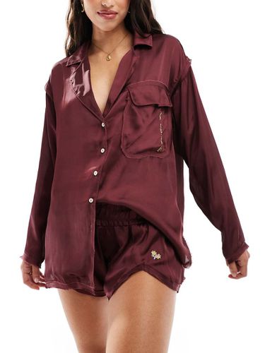 Chemise d'ensemble de pyjama oversize en satin - Bordeaux - Free People - Modalova