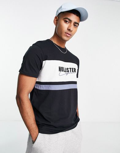 T-shirt avec empiècement à logo sur le devant - Hollister - Modalova