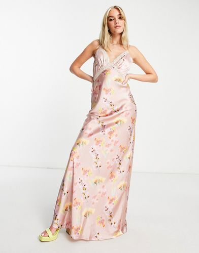 Robe longue à fleurs en satin avec empiècements en dentelle - Lilas - Hope & Ivy - Modalova