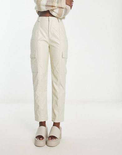 Pantalon cargo en similicuir - Crème - Heartbreak - Modalova