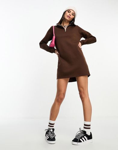 Robe sweat courte à col zippé - Marron chocolat - Heartbreak - Modalova