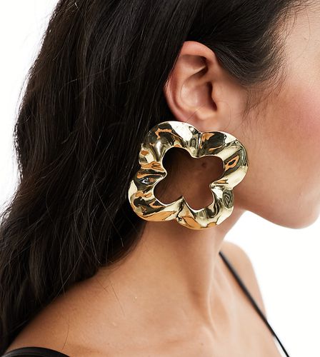 Boucles d'oreilles oversize à fleur irrégulière en plaqué or - Image Gang - Modalova