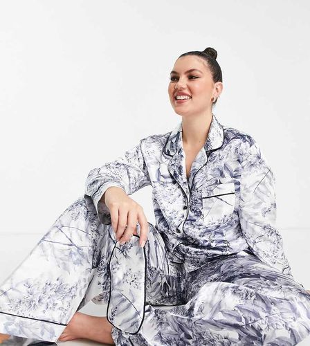X Lorna Luxe - Ensemble de nuit 3 pièces avec pantalon effet satiné imprimé floral d'hiver - In The Style Plus - Modalova