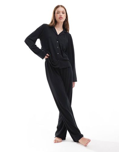 Pyjama en jersey ultra doux avec haut à revers et pantalon large à liserés - Loungeable - Modalova