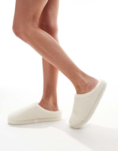 Chaussons en imitation peau de mouton - Crème - Lindex - Modalova