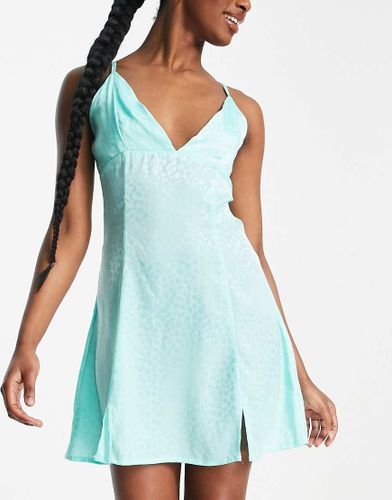 Chemise de nuit satinée en jacquard - sauge - Liquorish - Modalova