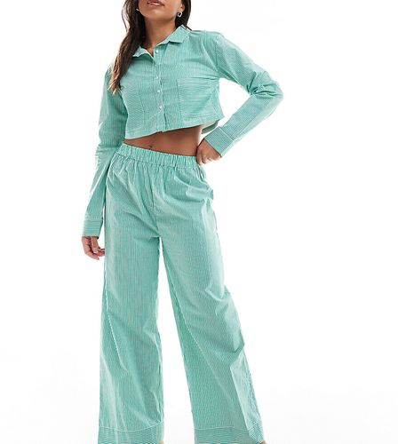 Chemise coupe courte oversize d'ensemble de pyjama à rayures - Luna - Modalova