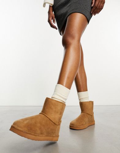 Chaussons style bottines en imitation daim - Marron - Monki - Modalova