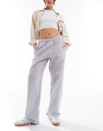 Pantalon en lin à rayures avec taille à cordon de serrage - Blanc et bleu marine - Monki - Modalova
