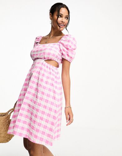 Robe courte à carreaux vichy avec manches ballon et découpes - Monki - Modalova