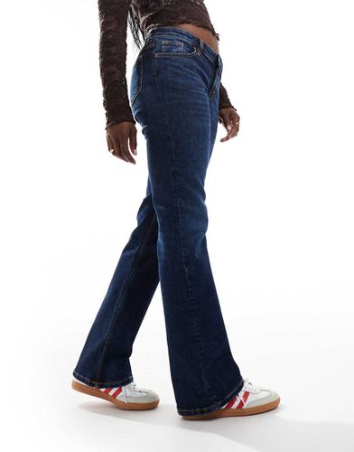 Wakumi - Jean bootcut à taille basse - foncé délavé - Monki - Modalova