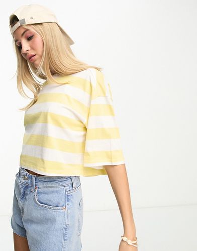 T-shirt crop top oversize à rayures - Blanc et jaune - Monki - Modalova