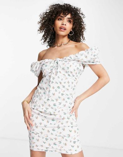 Robe courte à encolure Bardot et manches bouffantes nouée sur le devant - fleuri - Missguided - Modalova