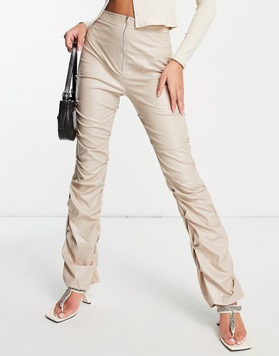 Missy Empire - Pantalon froncé et zippé sur le devant en imitation cuir - Beige - Missyempire - Modalova
