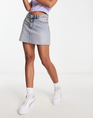 Mini-jupe ultra courte en jean délavé - Miss Selfridge - Modalova