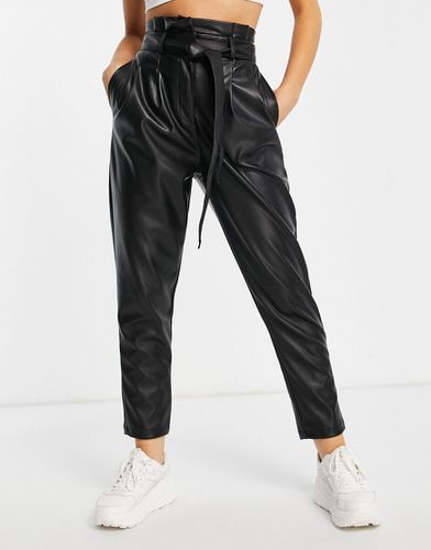 Pantalon en similicuir à taille haute froncée - Miss Selfridge - Modalova